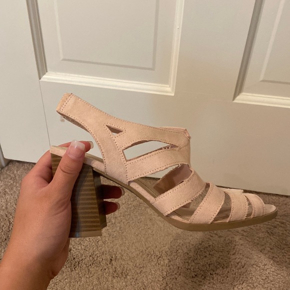 Cute blush pink wood heels - Picture 2 of 5